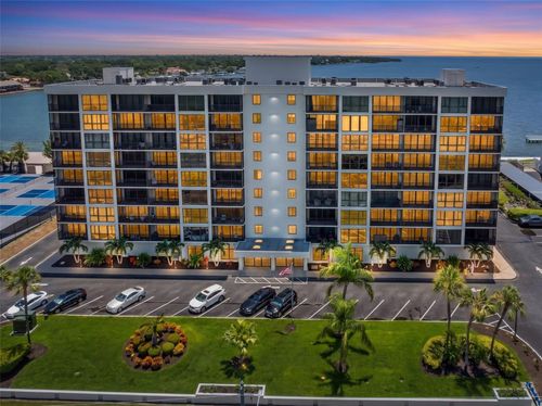 704-7100 Sunshine Skyway Ln S, ST PETERSBURG, FL, 33711-4926 | Card Image