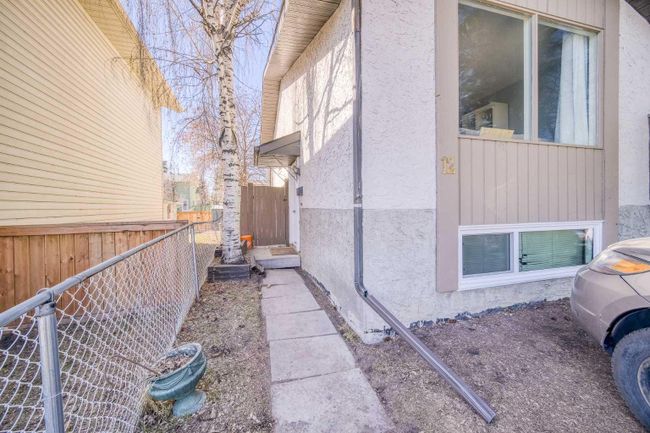 12 Shawmeadows Close Sw, Home with 4 bedrooms, 2 bathrooms and 2 parking in Calgary AB | Image 3
