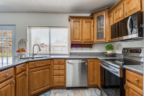 1725 Whiteoak Dr, Garland, TX, 75040-5379 | Card Image