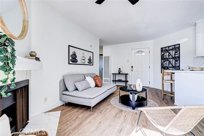 204 - E Anaheim Street, Condo with 2 bedrooms, 1 bathrooms and 2 parking in Long Beach CA | Image 2