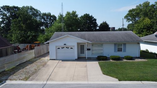 100 W Herron Ct, Watseka, IL, 60970-1234 | Card Image