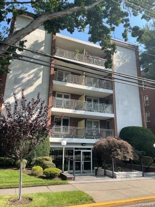 3k-110 Brooklyn Ave, Freeport, NY, 11520-2910 | Card Image