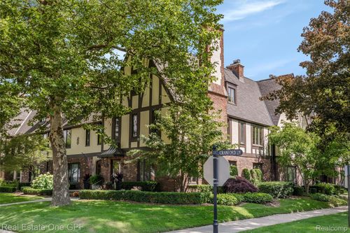 542 Cadieux Rd, Grosse Pointe, MI, 48230-1508 | Card Image