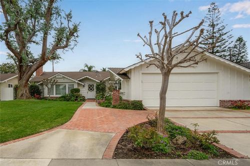 2692 Salmon Dr, Rossmoor, CA, 90720-4928 | Card Image