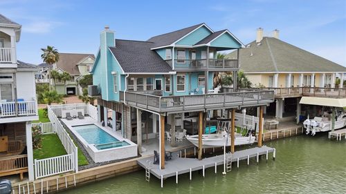 918 Short Reach Dr, Tiki Island, TX, 77554-7129 | Card Image
