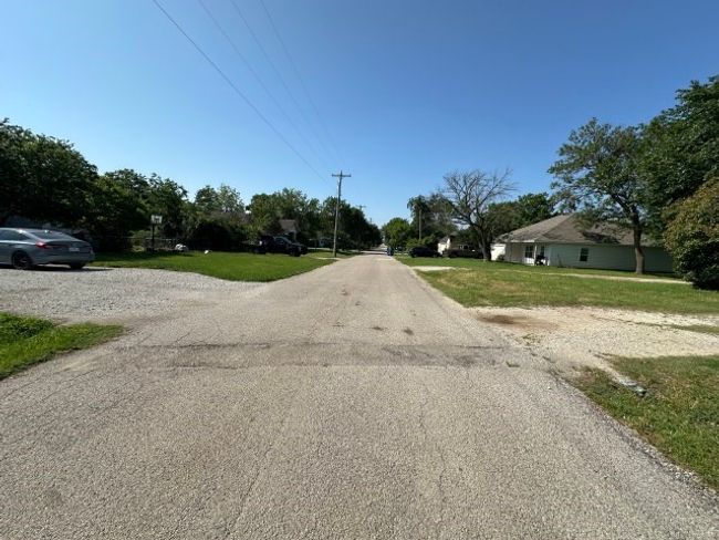 202 Mill St, House other with 4 bedrooms, 2 bathrooms and null parking in Valley View TX | Image 4