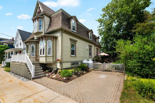 51 Fox St, Lunenburg, NS, B0J2C0 | Card Image