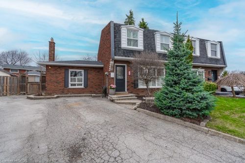 24 Bentley Place, Hamilton, ON, L9C2R4 | Card Image