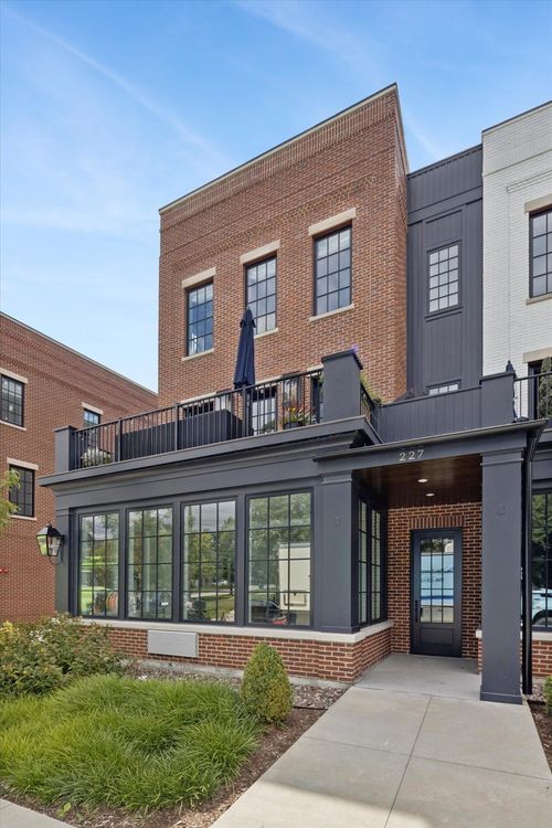 2-227 Burlington Ave, Clarendon Hills, IL, 60514-1178 | Card Image