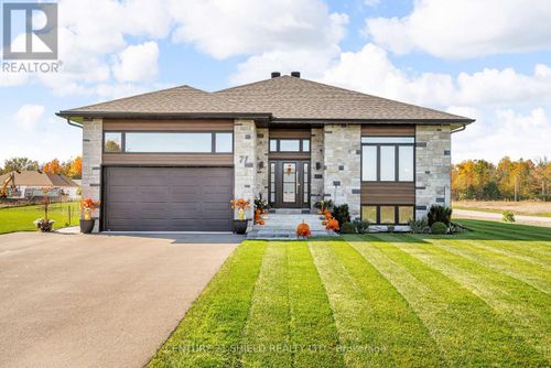 71 Dale St, Ingleside, ON, K0C1M0 | Card Image