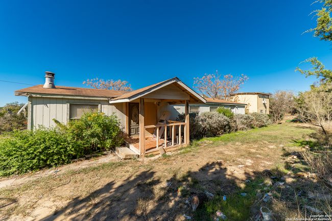 989 Oil Wl, Home with 3 bedrooms, 2 bathrooms and null parking in Pipe Creek TX | Image 8