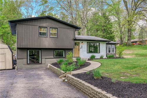 2227 Erie St, Ravenna, OH, 44266-1574 | Card Image