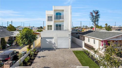 10905 Dalerose Ave, Inglewood, CA, 90304-2227 | Card Image