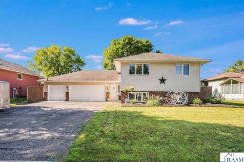 1735 Orchid Dr N, North Mankato, MN, 56003-1431 | Card Image