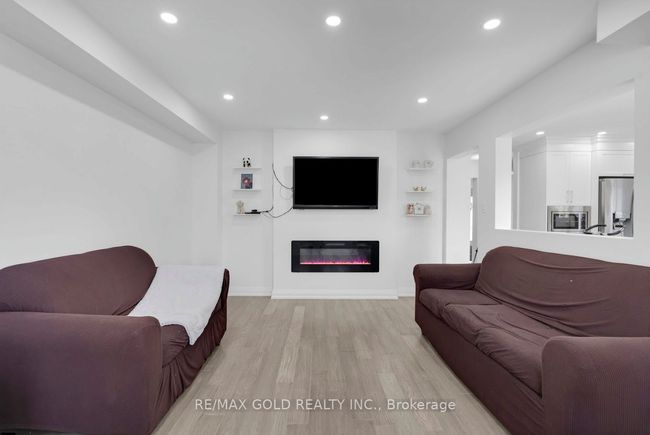 66 Thunderbird Trail, House attached with 5 bedrooms, 4 bathrooms and 2 parking in Brampton ON | Image 12
