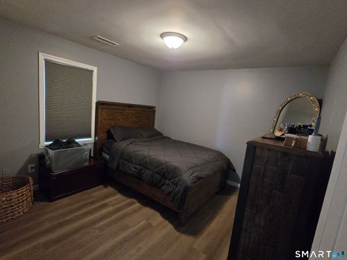 2-90 Bond St, Hartford, CT, 06114-1385 | Card Image