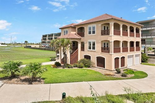 110 Mariners Dr, Port Aransas, TX, 78373-2249 | Card Image