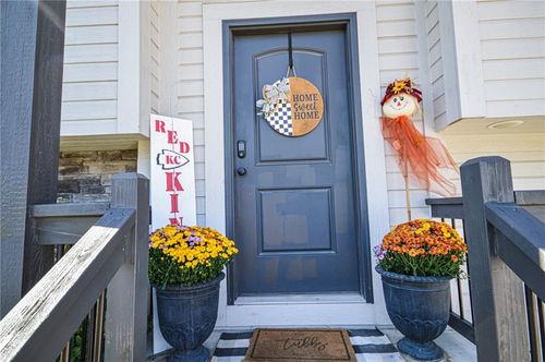 1400 Sw Cross Creek Dr, Grain Valley, MO, 64029-9816 | Card Image