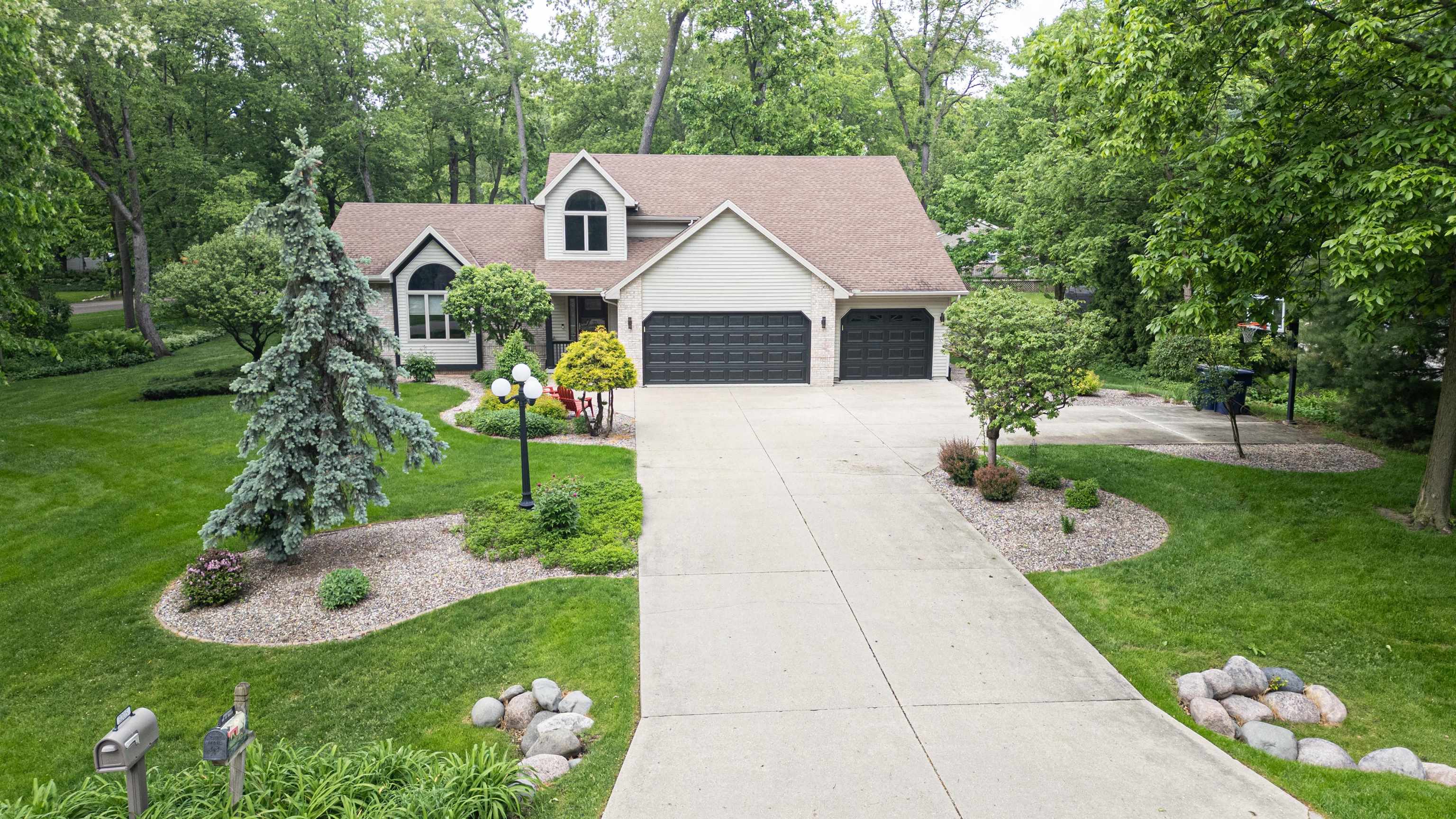 Danbury Dr, Janesville, WI 53546