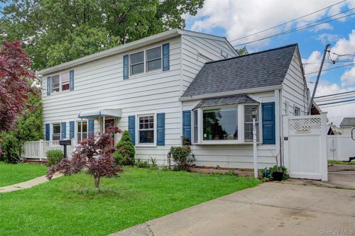 31 Clover Ln, Levittown, NY, 11756-3331 | Card Image