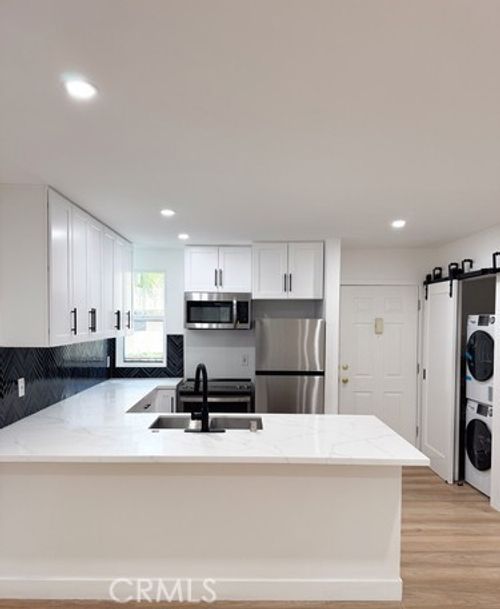 apt-304-17000 Burbank Blvd, Encino, CA, 91316-1887 | Card Image
