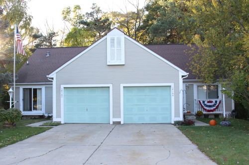 18165 Mohawk Dr, Spring Lake, MI, 49456-9402 | Card Image