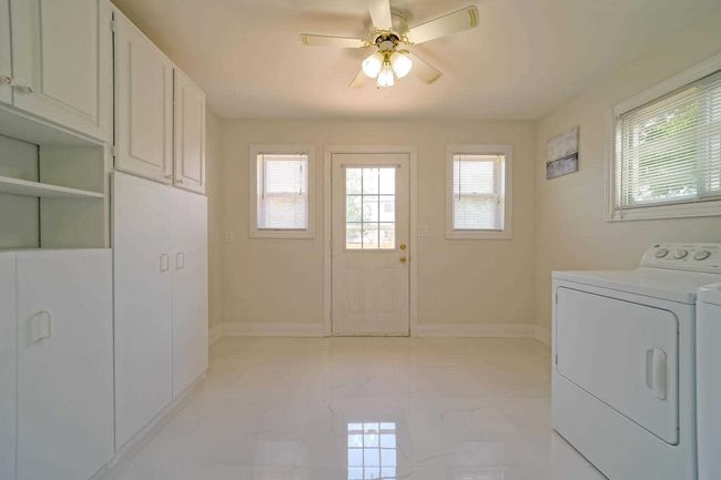 MAIN - 20 Ardglen Dr, House attached with 4 bedrooms, 2 bathrooms and 2 parking in Brampton ON | Image 6