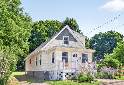 256 E Main St, Beacon, NY, 12508-3516 | Card Image