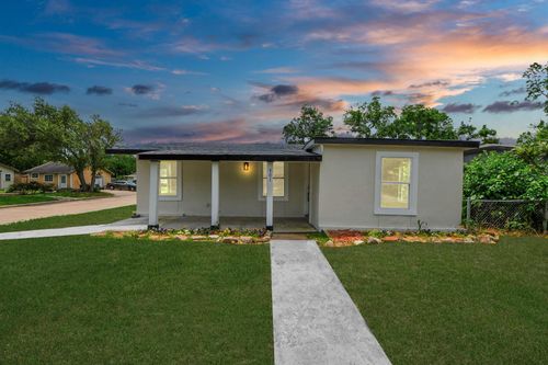 501 Schilling St, Baytown, TX, 77520-2651 | Card Image