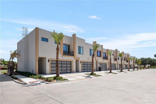 215 Canary Ave, McAllen, TX, 78504-6875 | Card Image