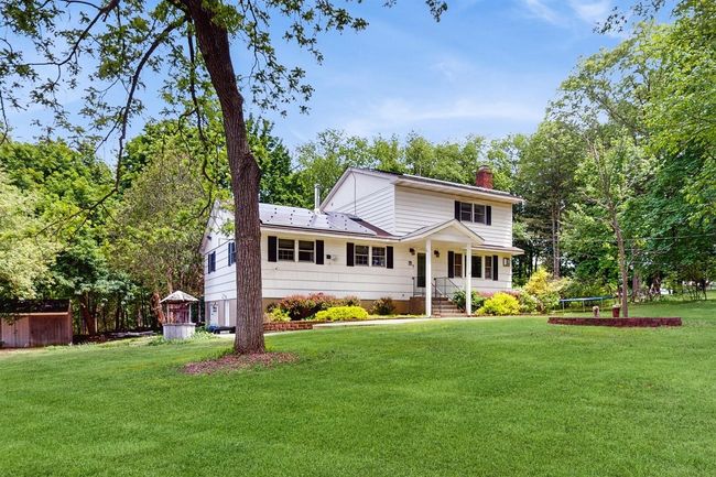 Traditional-style home with a beautiful front yard! | Image 5