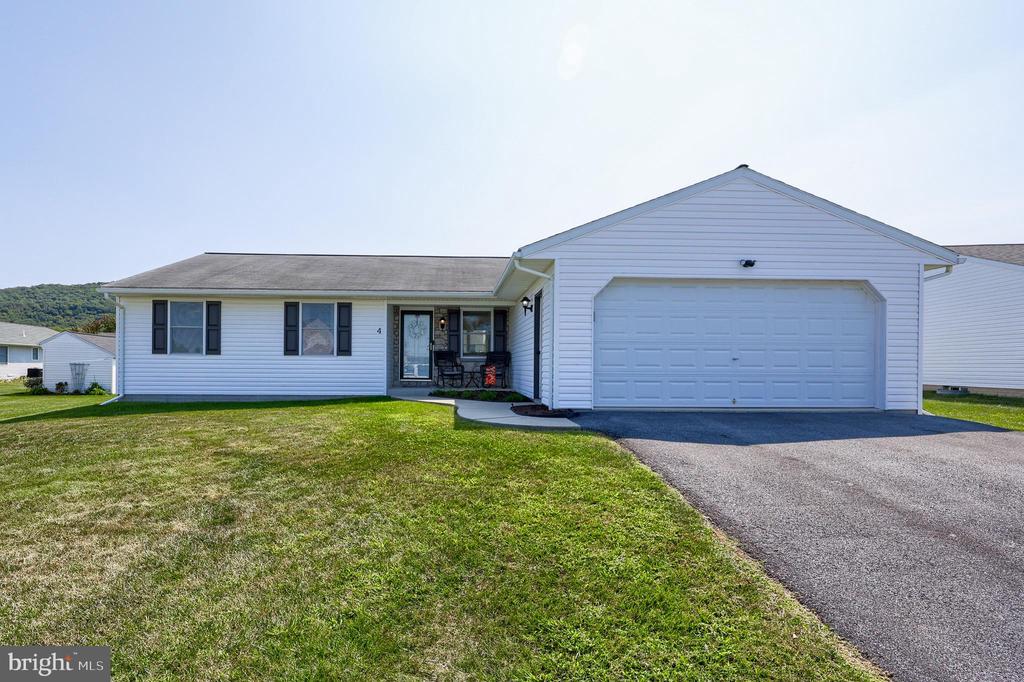 Garden Dr, Newmanstown, PA 17073