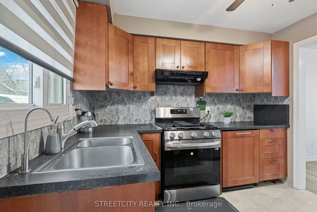 54 Brennan Dr, House attached with 5 bedrooms, 2 bathrooms and 2 parking in Strathroy ON | Image 13