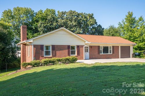 1306 11th Ave Se, Hickory, NC, 28602-4311 | Card Image