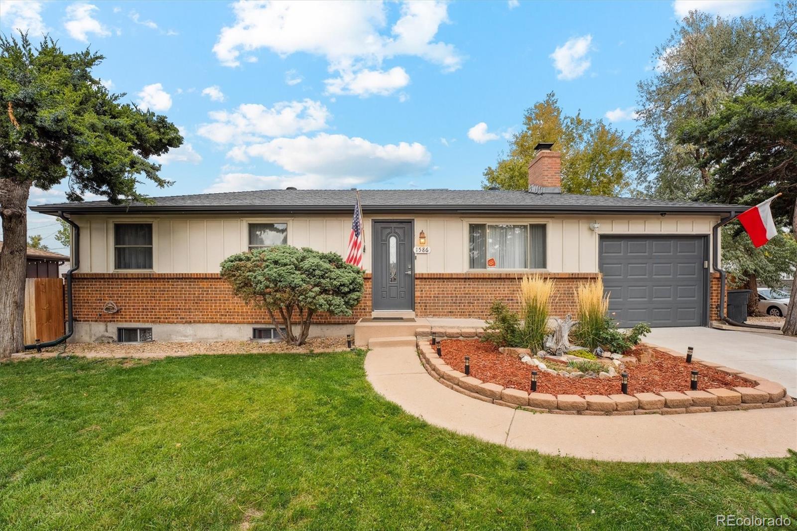 Field Ct, Lakewood, CO 80232
