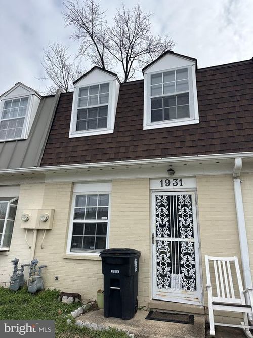 i-245-1931 Dutch Village Dr, HYATTSVILLE, MD, 20785-4154 | Card Image