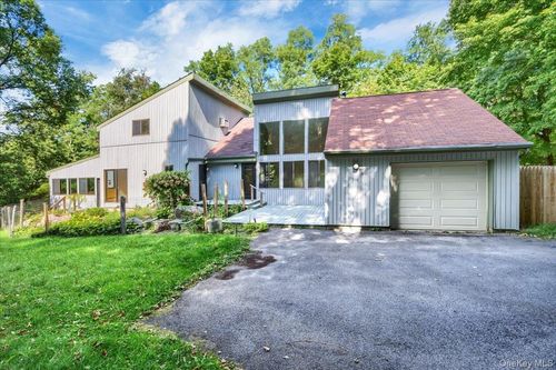 76 Woodcock Mtn Dr, Washingtonville, NY, 10992-1828 | Card Image