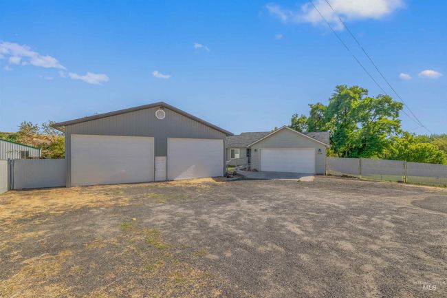 42 x 54 foot shop with living quarters and RV parking | Image 43