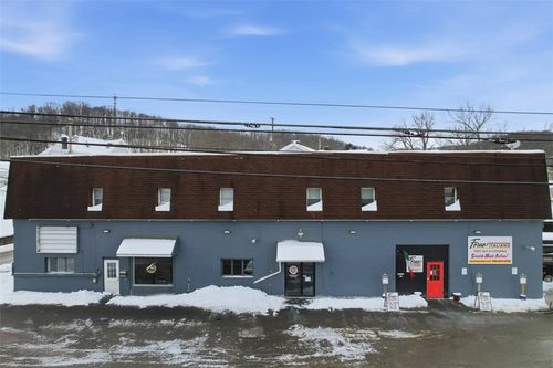 115 W Main St, Evans City, PA, 16033-1243 | Card Image