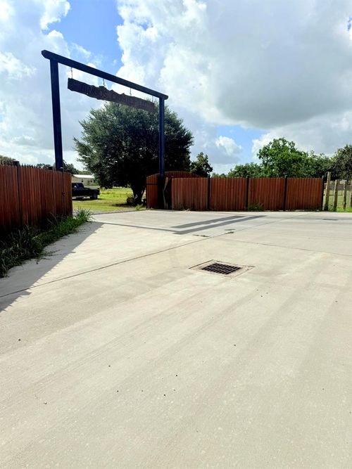 21728 Fairground Rd, Hempstead, TX, 77445-9175 | Card Image