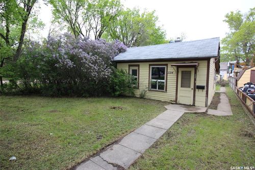 594 2nd St E, Shaunavon, SK, S0N2M0 | Card Image
