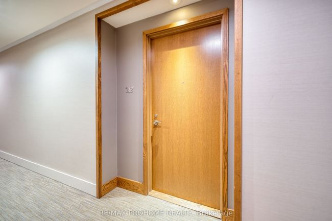 213 - 21 Clairtrell Rd, Condo with 2 bedrooms, 2 bathrooms and 1 parking in Toronto ON | Image 4
