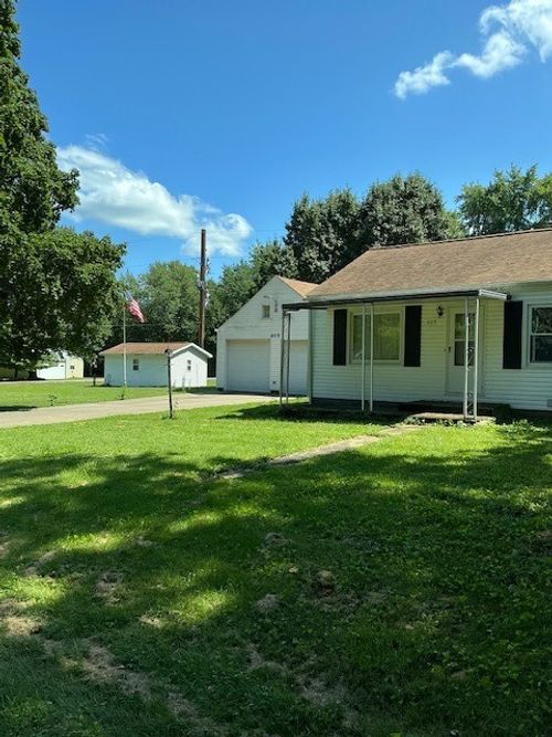 605 E North St, Kansas, IL, 61933-6195 | Card Image