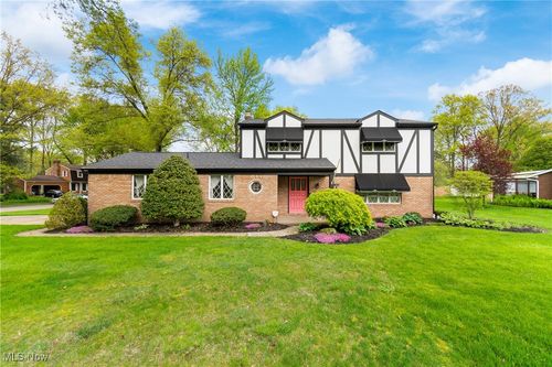 2410 Tanglewood Dr Ne, Massillon, OH, 44646-5012 | Card Image