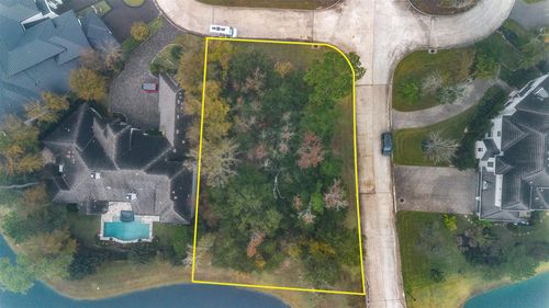 3 S Bayou Club Ct, The Woodlands, TX, 77389-4092 | Card Image