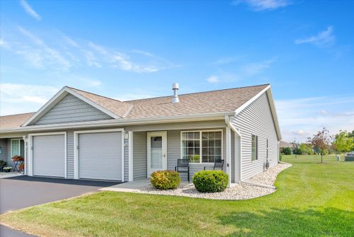 1367 S Wilson Ave, Hartford, WI, 53027-8802 | Card Image