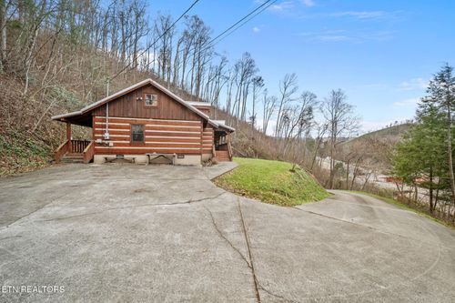 830 Sleepy Hollow Rd, Gatlinburg, TN, 37738-5044 | Card Image