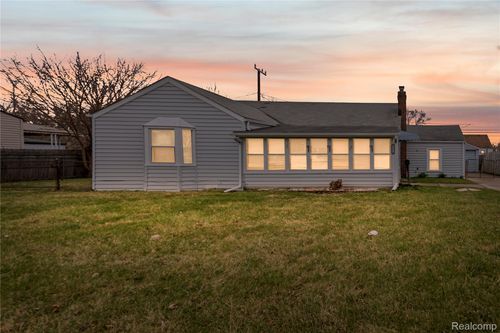23276 Stewart Ave, Warren, MI, 48089-5717 | Card Image