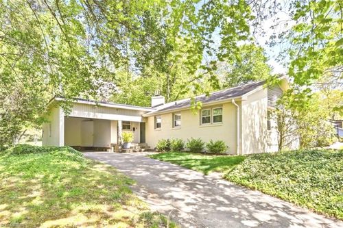 3033 Kinnamon Rd, Winston-Salem, NC, 27104-4011 | Card Image