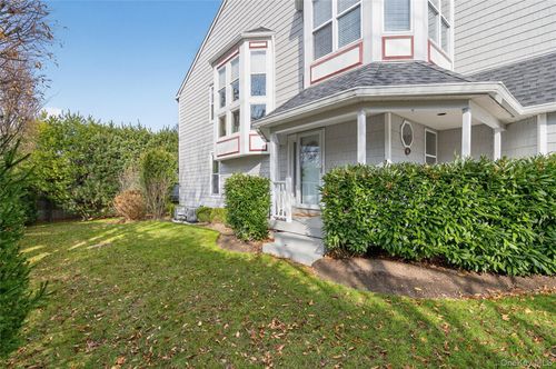 1 Parkridge Ct, Huntington, NY, 11743-3671 | Card Image